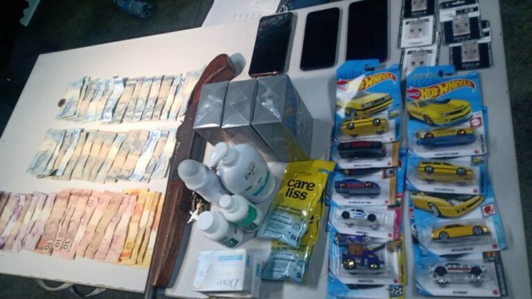 Dupla é baleada em troca de tiros com a polícia após assalto em drogaria