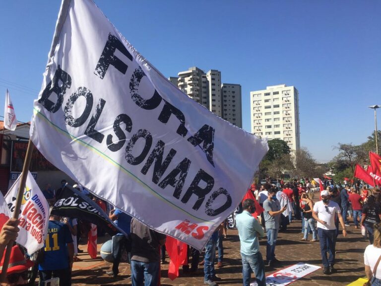 Grupos protestam em MS contra presidente Jair Bolsonoro