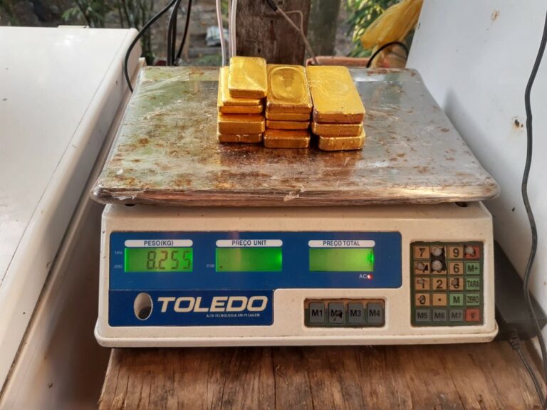Homem é preso com 12 barras de ouro em Manaus; VÍDEO