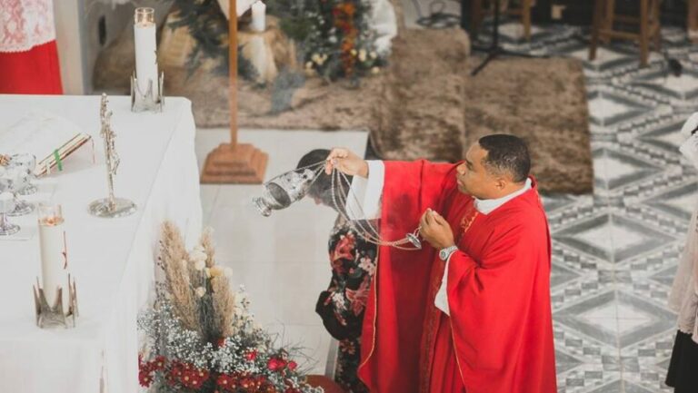 Padre é investigado por estupro de adolescente; relato de rapaz é cocante