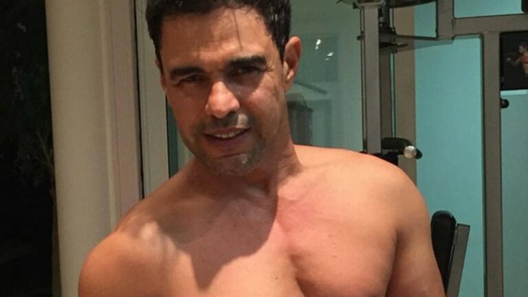 Cantor Zezé di Camargo tem imagem íntima pegando firme no pau e dizendo: “Vou cavucar fundo”