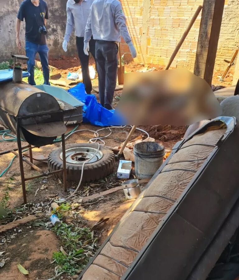 Corpo de mulher é encontrado enterrado em cova rasa no quintal da casa do ex-marido em MS