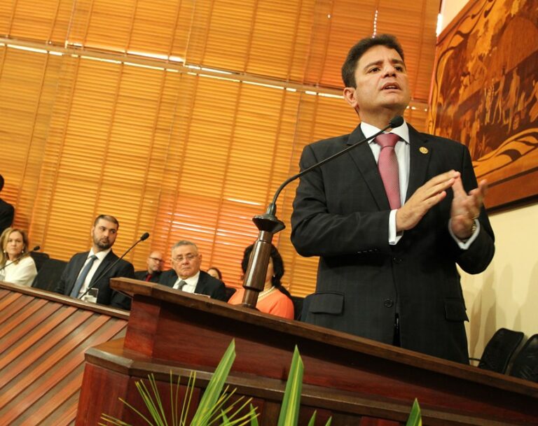 Gladson é elogiado na Aleac após reajustar diárias de servidores: “O PT não pagava nem salário”