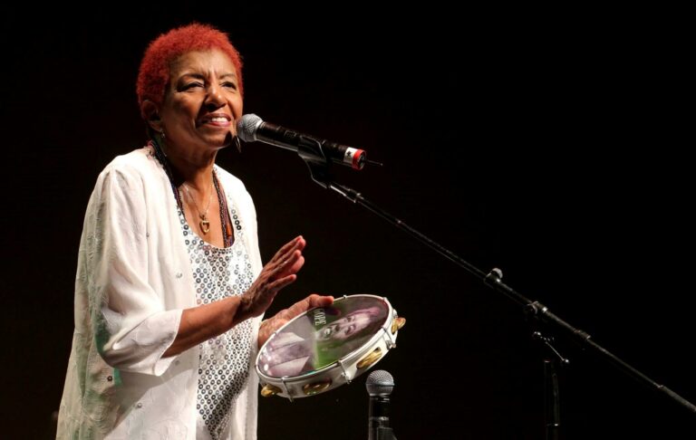 VÍDEO: Leci Brandão rasga elogios a deputada Perpétua Almeida: ‘Honrada com sua postura’