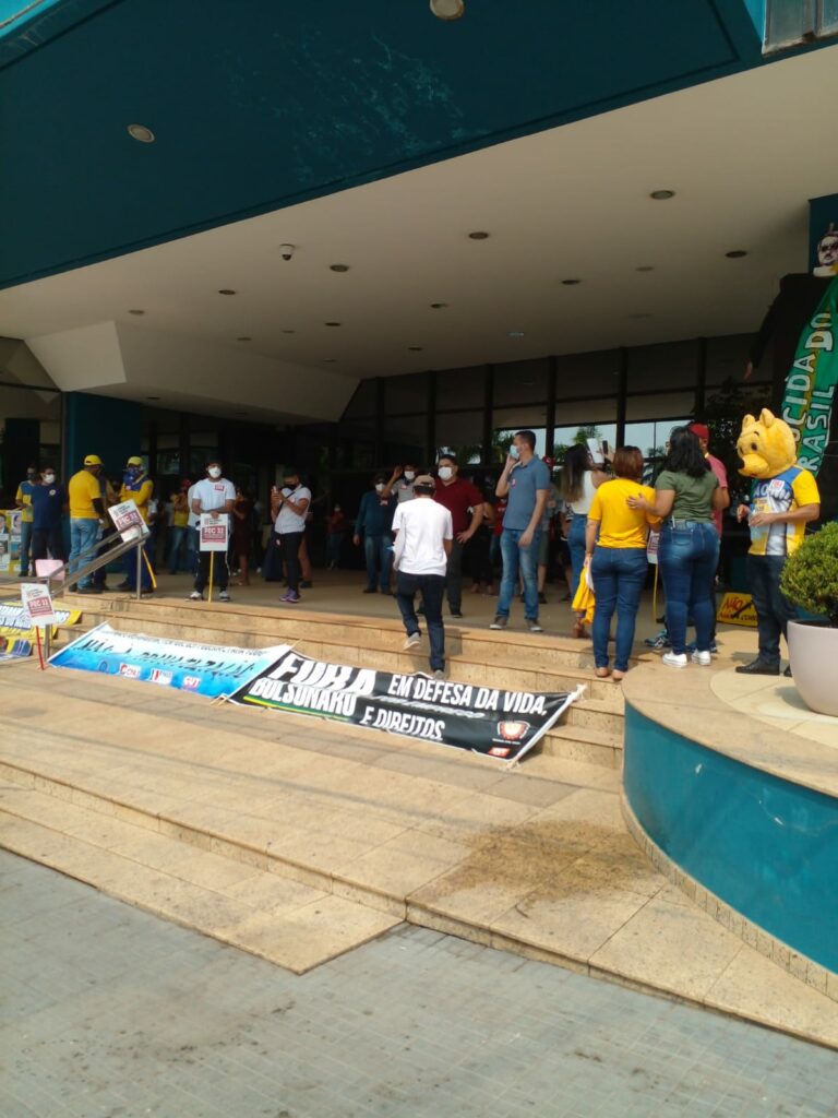 Servidores federais e funcionários dos Correios protestam na Aleac: “Demissão na certa”