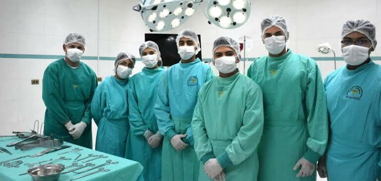 Faculdade na Cobija retorna as classes práticas semipresenciais do curso de medicina; saiba mais