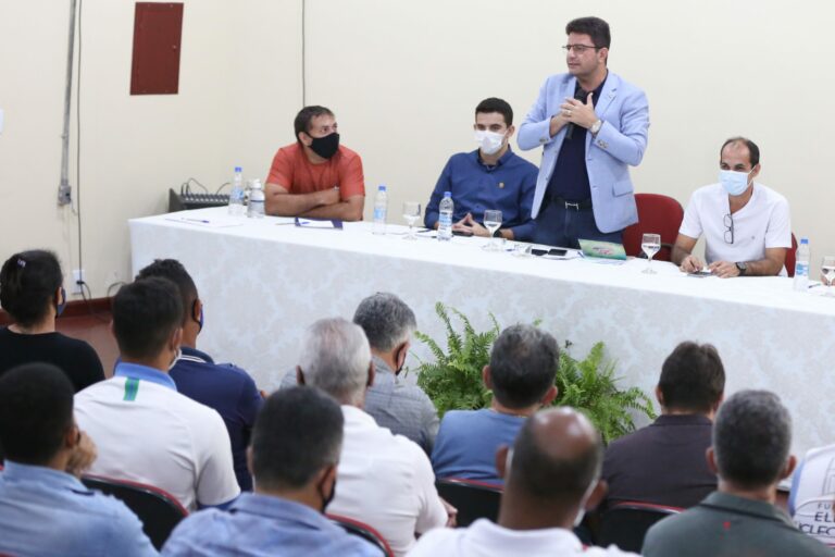 Governador ouve associações de moradores de CZS e anuncia a redenção energética para a região em 2022