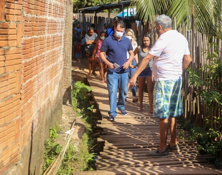 Deputado Roberto Duarte liga para secretário e reivindica melhorias para o Beco do Operário