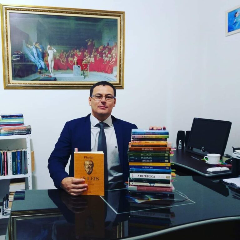 Para herdar “vácuo” deixado por JV, Psol pode desistir do Senado e lançar Sanderson Moura para o Governo