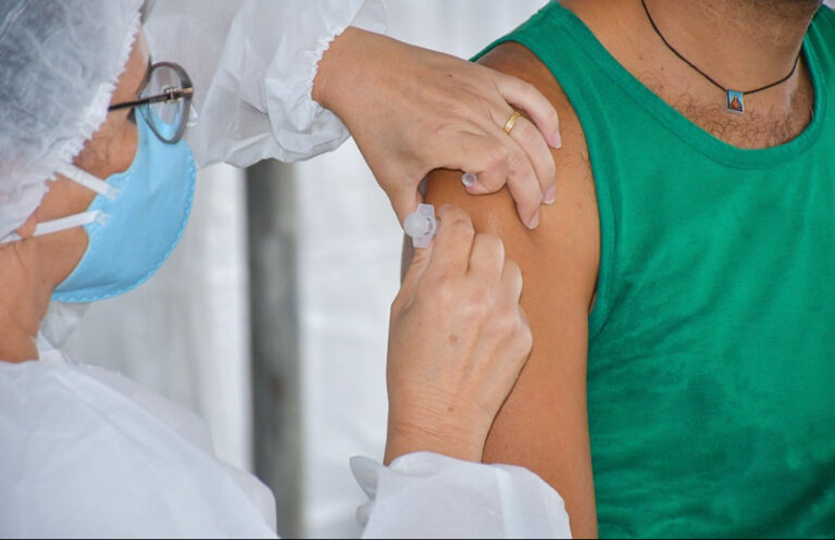 Cruzeiro do Sul antecipa segunda dose da Pfizer; Saúde organiza mutirão