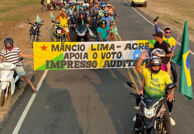 Em Mâncio Lima, centenas vão às ruas para motociata pró-Bolsonaro e protestam: “Pessoas inocentes estão sendo presas”