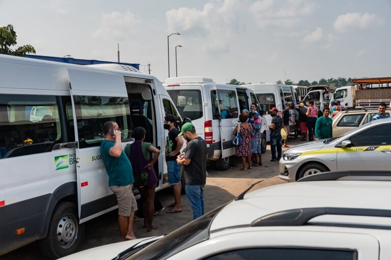 Covid-19: Prefeitura de Cruzeiro do Sul realiza vacinação ambulante com unidades móveis