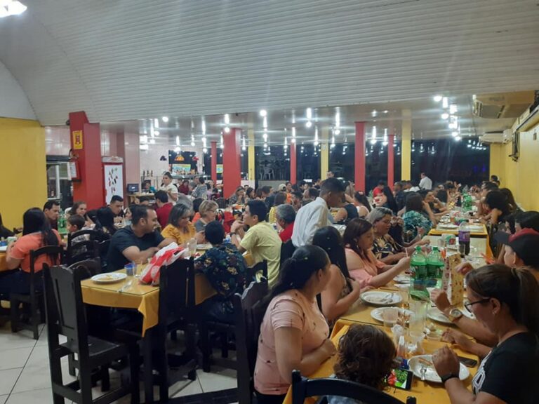 Após sucesso do Rodízio dos Brocados, restaurante procura mulher que coma 20 fatias ou mais