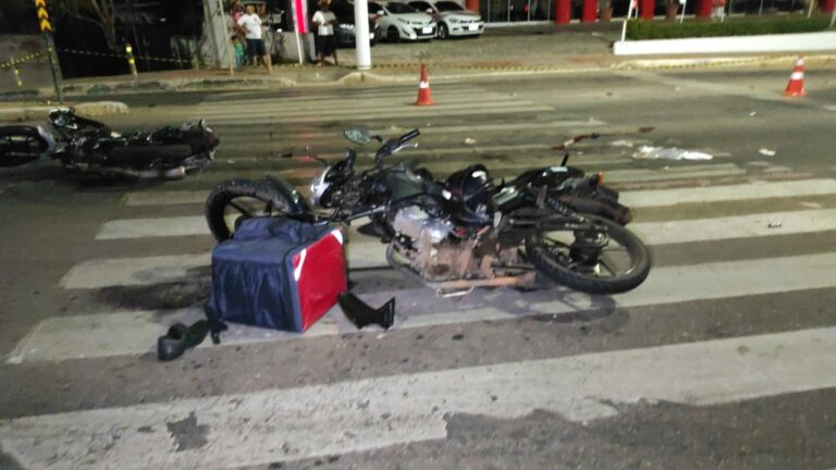 Colisão entre motos deixa mototaxista e entregador de app em estado gravíssimo no PS de Rio Branco
