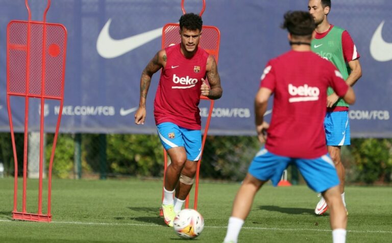 Philippe Coutinho é relacionado após nove meses e pode herdar camisa 10 de Messi no Barcelona