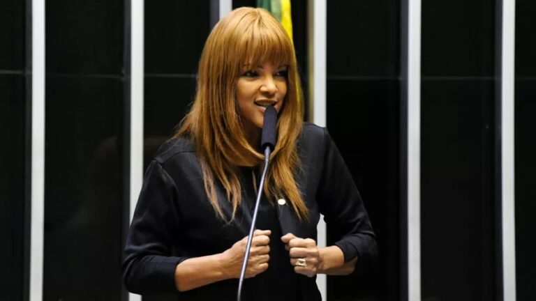 Flordelis recorre ao STF para suspender cassação na Câmara dos Deputados