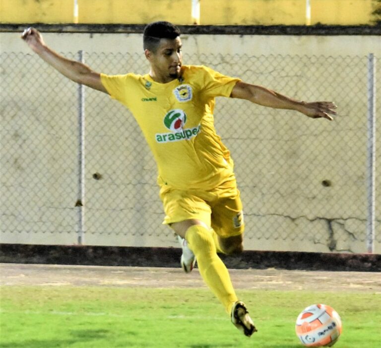 Radames marca três gols e comanda a vitória do Galvez sobre o GAS