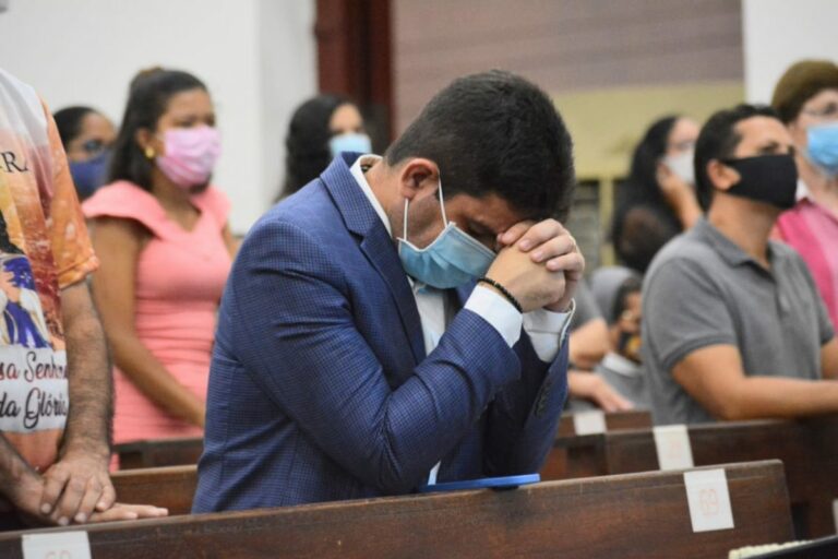 Gladson Cameli prestigia abertura do novenário de Cruzeiro do Sul; FOTOS