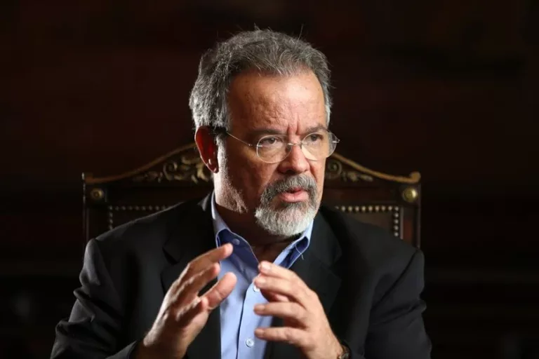 Bolsonaro mandou FAB sobrevoar STF para quebrar vidraças, diz Raul Jungmann