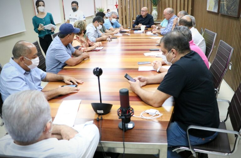 Na FIEAC, senador Sérgio Petecão afirma apoio às pautas da indústria