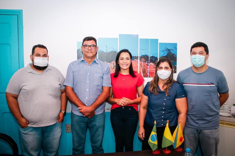 Mailza visita Capixaba e anuncia envio de R$ 2 milhões em emendas ao município