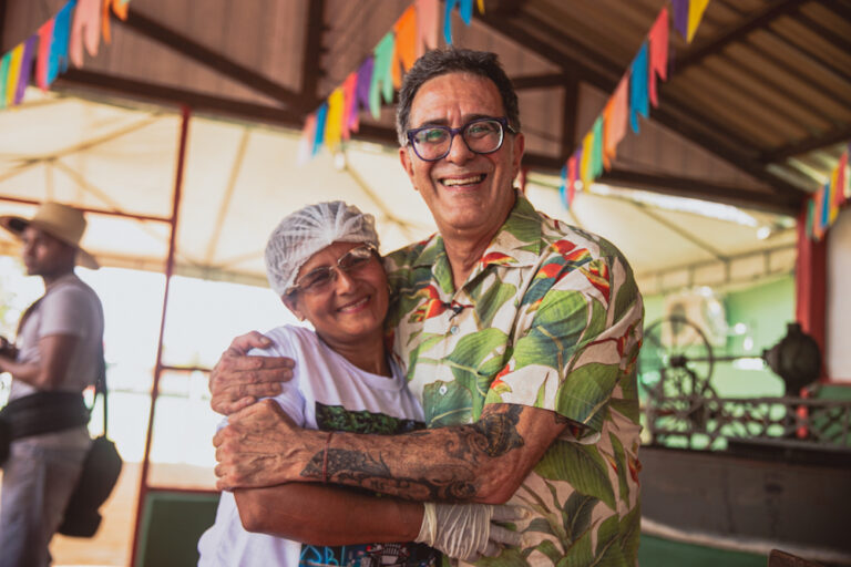 Tarauacá e abacaxi gigante serão atrações no palco do Programa do Ratinho