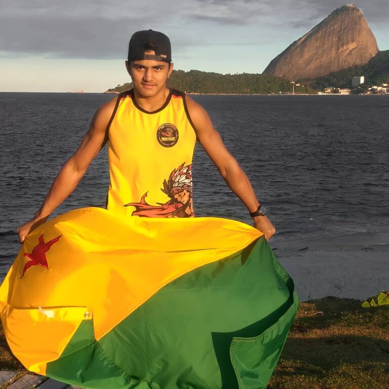 Ex-seringueiro, atleta acreano de 19 anos vence luta de boxe no Rio de Janeiro; veja vídeo