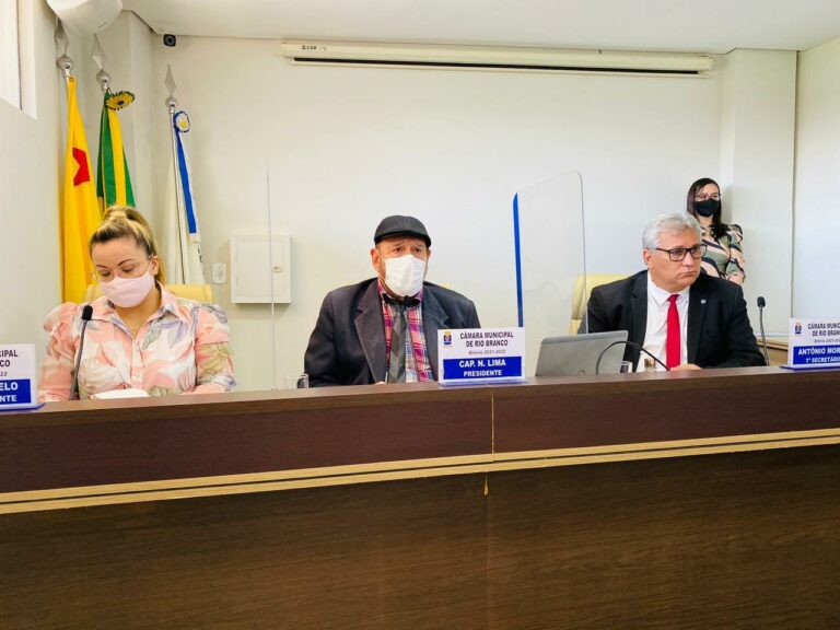 N. Lima abre os trabalhos na Câmara de Rio Branco defendendo voto auditável e viagem de vereadores