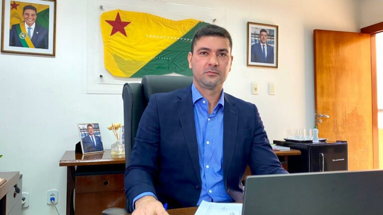 Nicolau Júnior destaca montagem do novo aparelho de Raio-X  da UPA de Cruzeiro do Sul