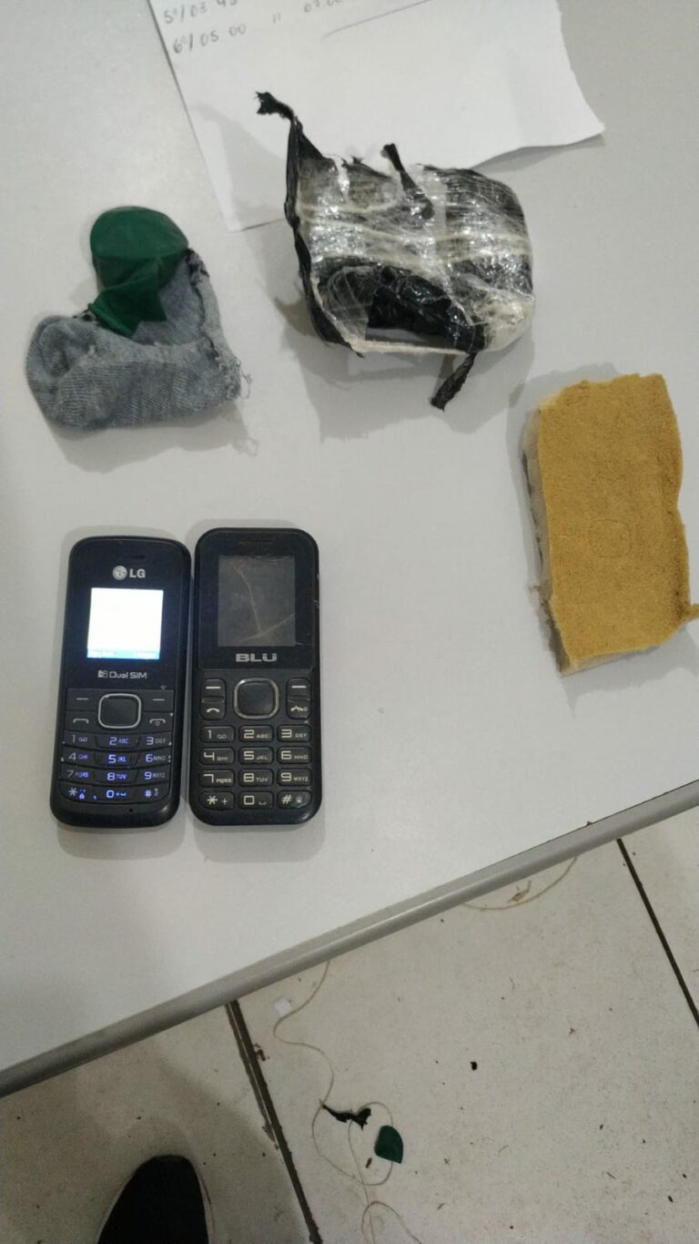 Na calada da noite: celulares são arremessados para dentro de presídio no AC