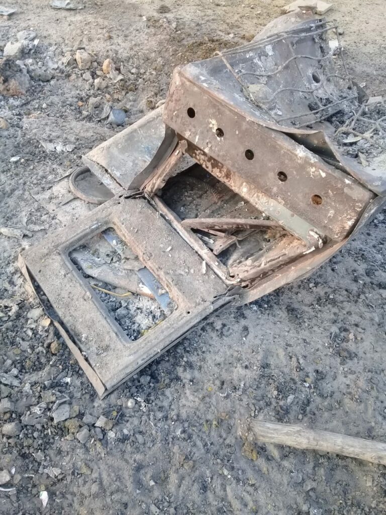 Residência é destruída após incêndio no AC e família fica só com a roupa do corpo