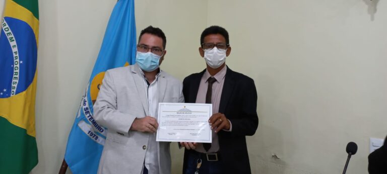 Vereadores homenageiam Petrônio por trabalho feito pelo Deracre em Sena Madureira
