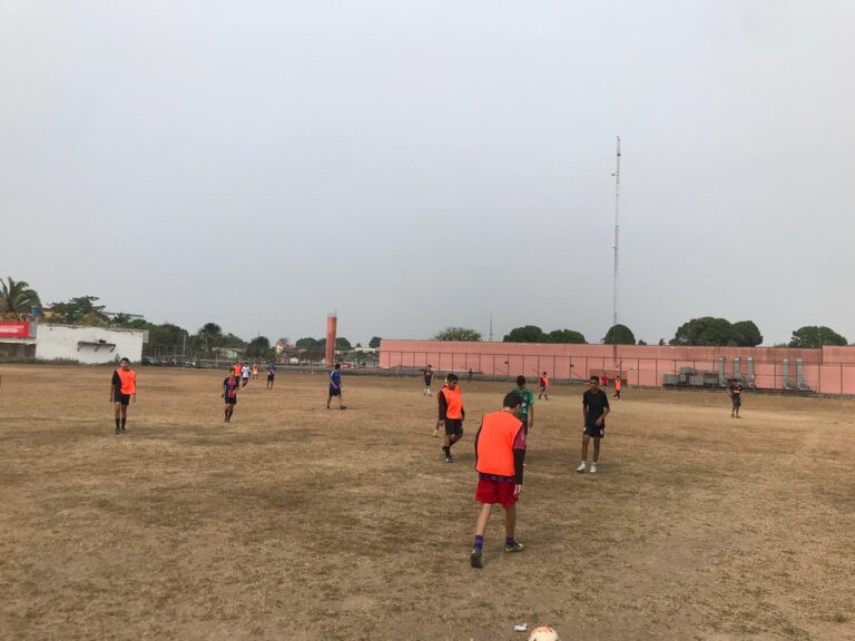 Peneira de futebol do Andirá EC seleciona atletas para as categorias de base