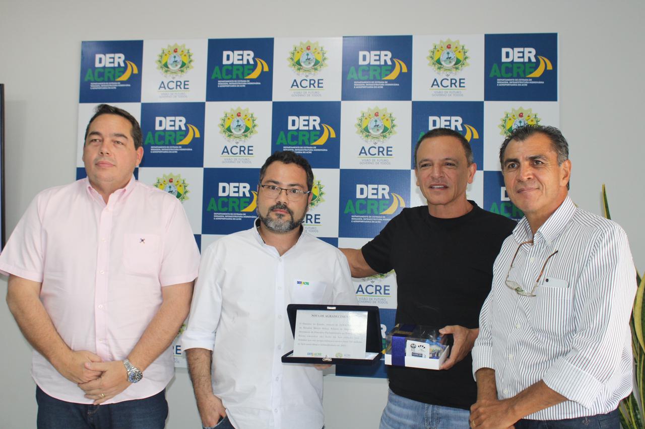 Bittar recebe placa de homenagem por emenda de R$ 200 milhões enviada ao Acre