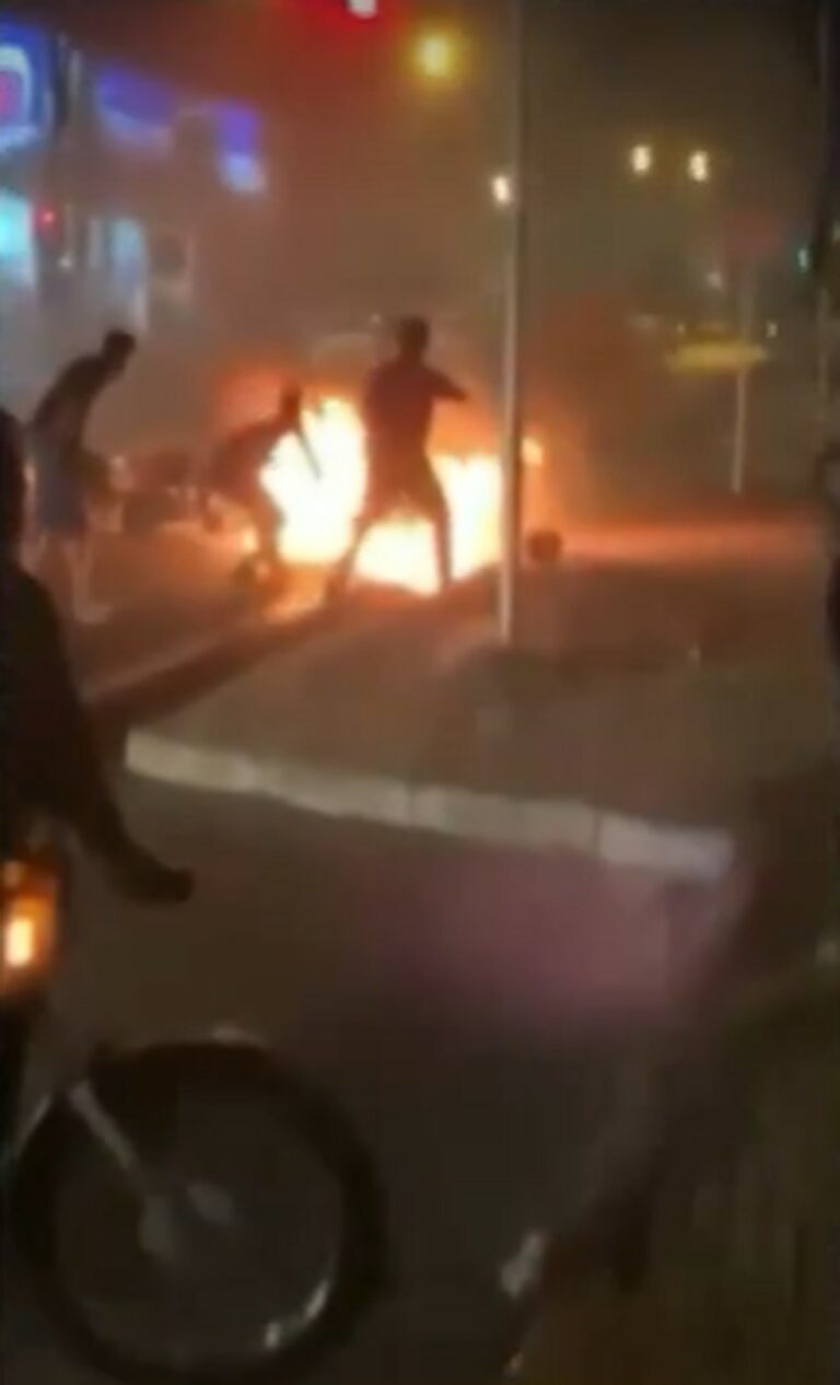 Duas motos pegam fogo após acidente de trânsito em Ji-Paraná