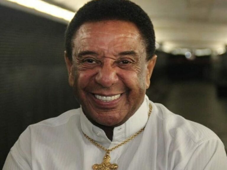 Mansão milionária do cantor Agnaldo Timóteo sofre incêndio em invasão; saiba tudo!