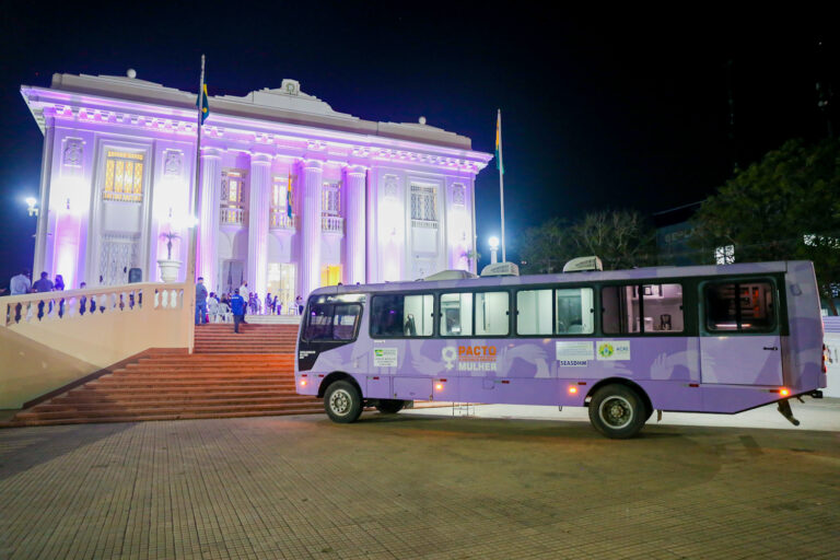 Palácio Rio Branco no Agosto Lilás, em alusão aos 15 anos da Lei Maria