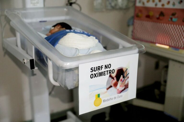 Em luta pela vida, bebês prematuros fazem ensaio fotográfico com temática das Olimpíadas