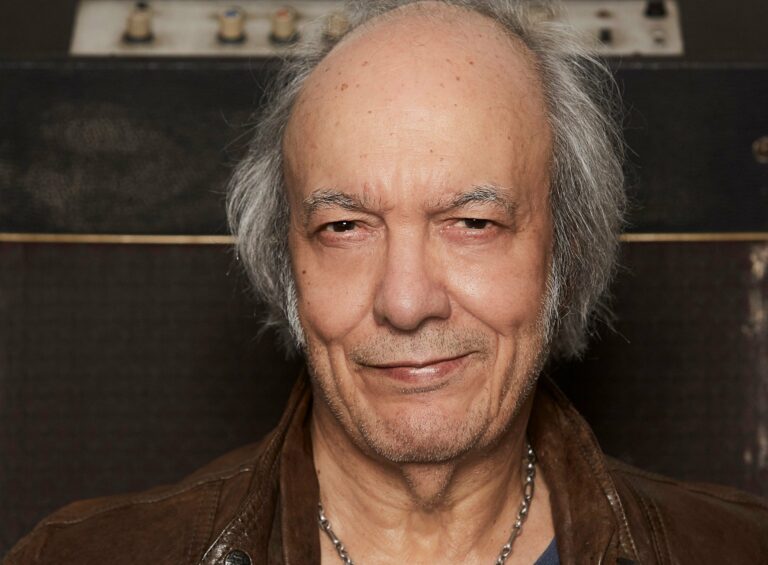 Vacinado, Erasmo Carlos testa positivo para Covid-19; veja vídeo