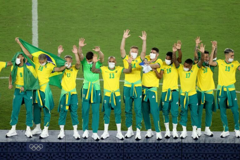 COB diz que vai à esfera jurídica contra CBF por não uso de agasalho em pódio