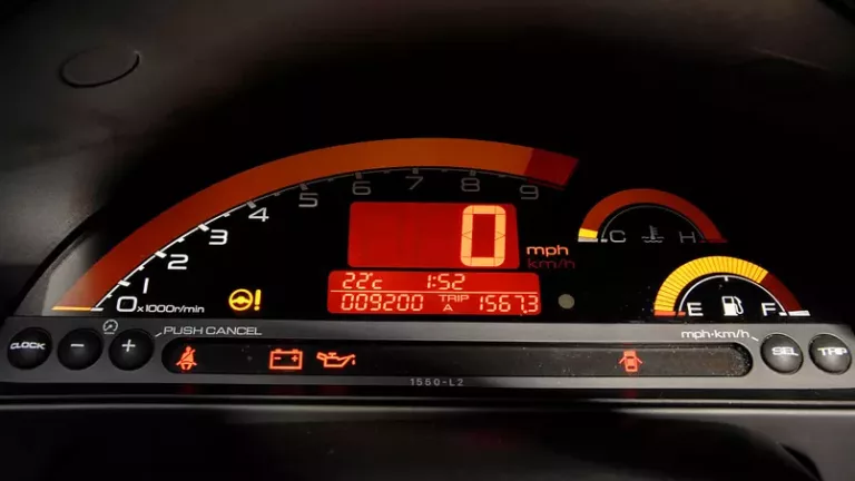 Luzes do painel: entenda o que seu carro quer te contar