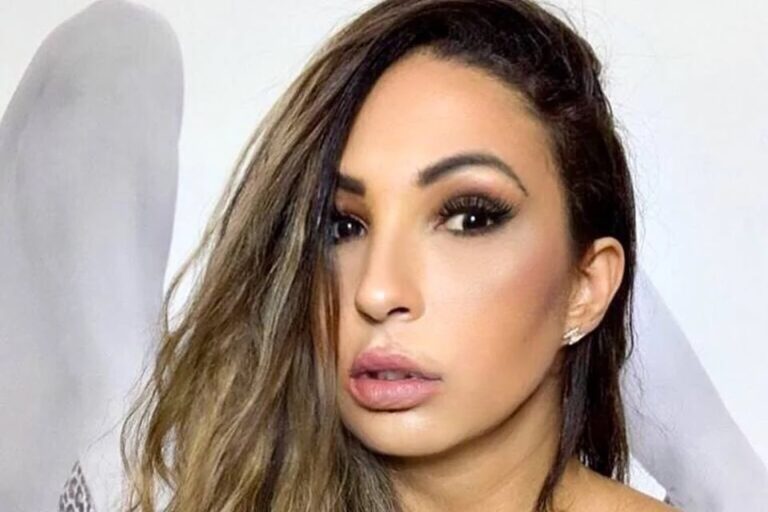 Valesca Popozuda deixa fãs babando com bumbum embrulhado pra presente