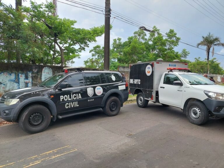 Corpo de homem é encontrado com pés e mãos amarradas próximo de cemitério