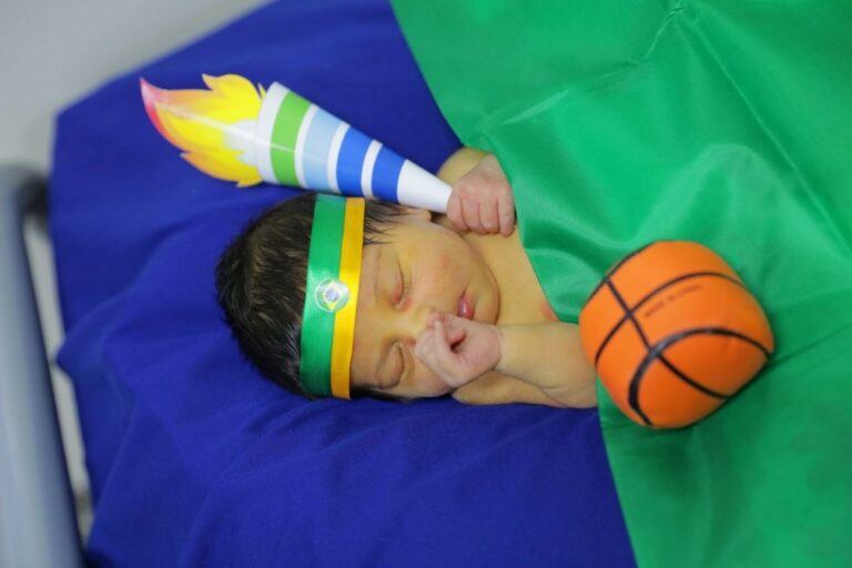 Maternidade realiza ensaio fotográfico de recém-nascidos com o tema Olimpíadas