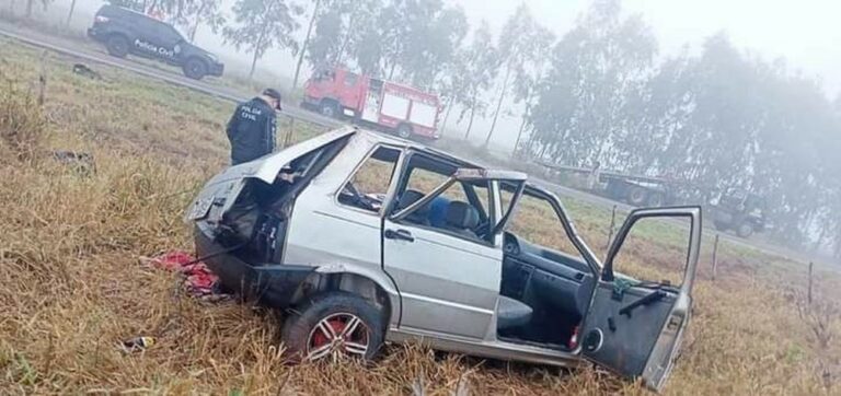 Homem morre e quatro ficam feridos após carro capotar na região de fronteira com o Paraguai