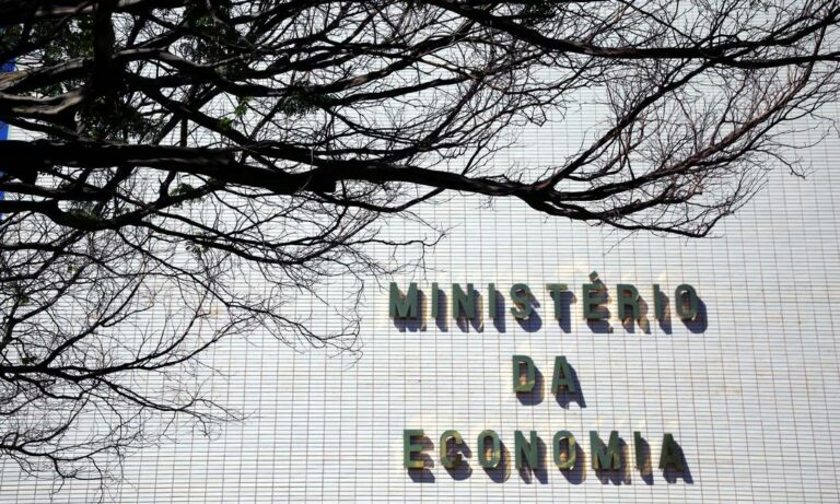 Balança comercial brasileira em agosto tem saldo de US$ 7,66 bi