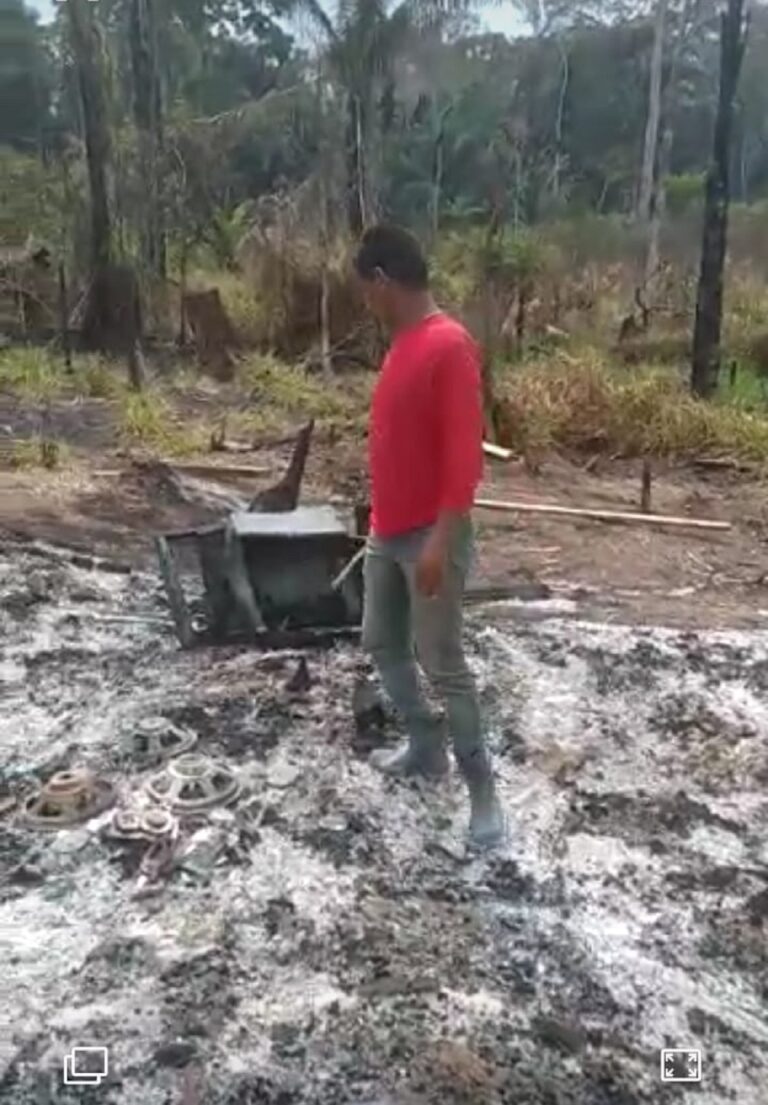 Rio Macauã: Casa é destruída por incêndio e família fica somente com a roupa do corpo