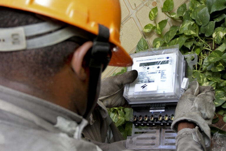 Deputados mantêm veto de Gladson, e projeto que proibia corte de energia sem aviso antecipado é derrubado