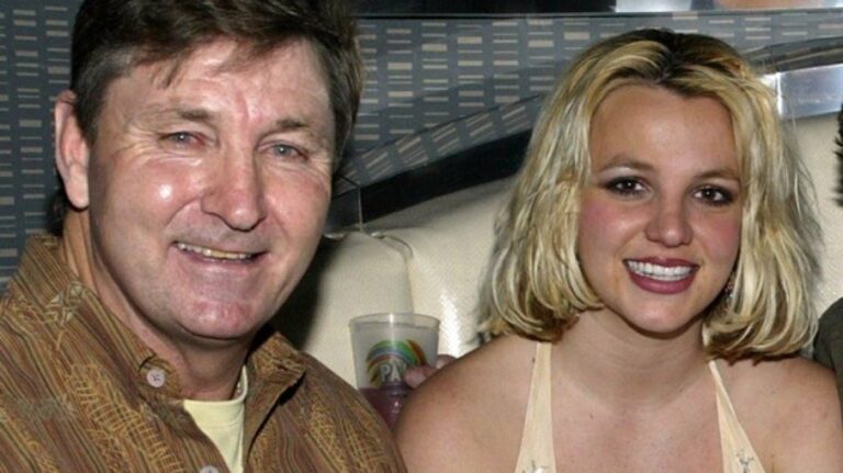 Pai de Britney Spears pede US$ 2 milhões de dólares para deixar de ser seu tutor