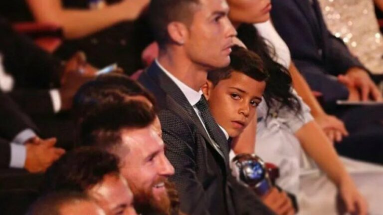 Vídeo: Mãe de Cristiano Ronaldo lembra reação engraçada de neto ao ver Messi
